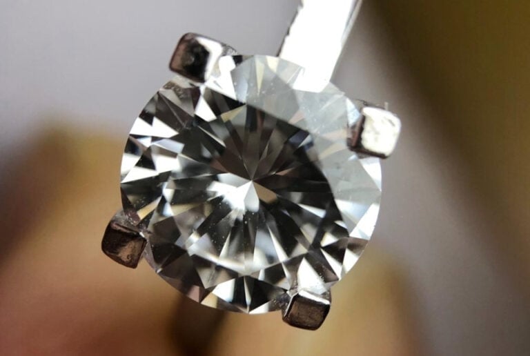 Diamanten ring met een grote briljant